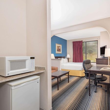 Baymont By Wyndham Laurel Hotel Exterior foto
