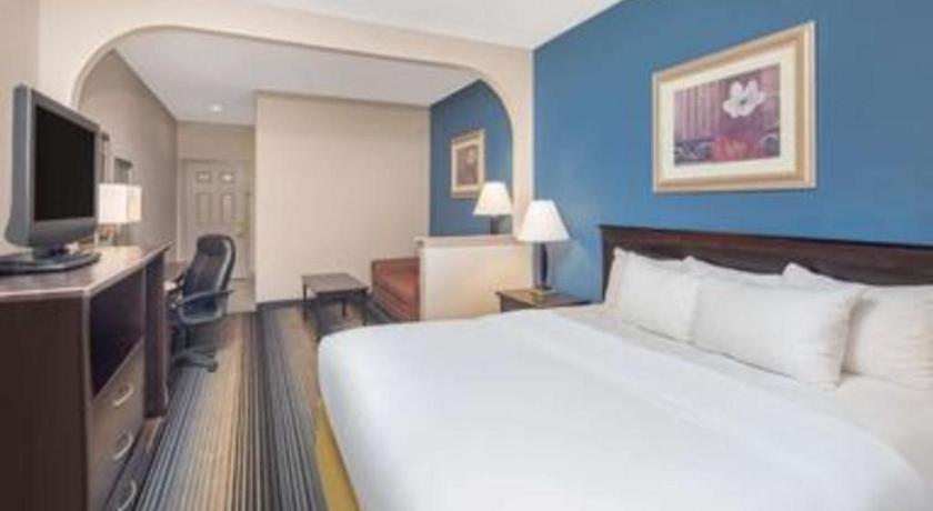 Baymont By Wyndham Laurel Hotel Exterior foto