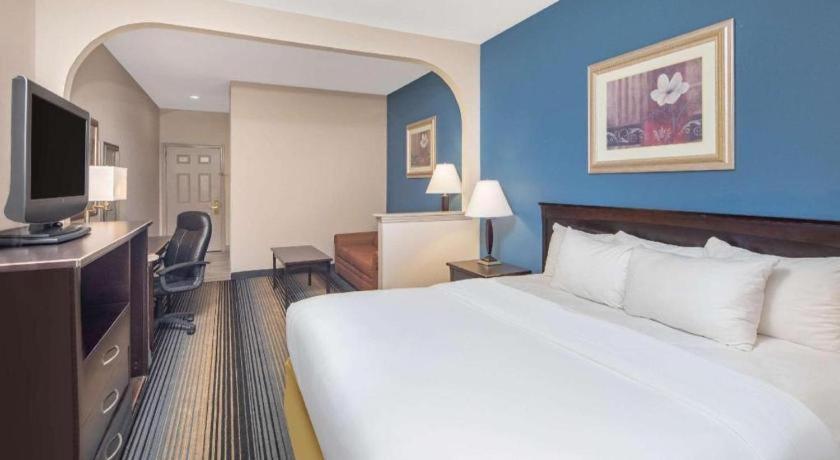 Baymont By Wyndham Laurel Hotel Exterior foto