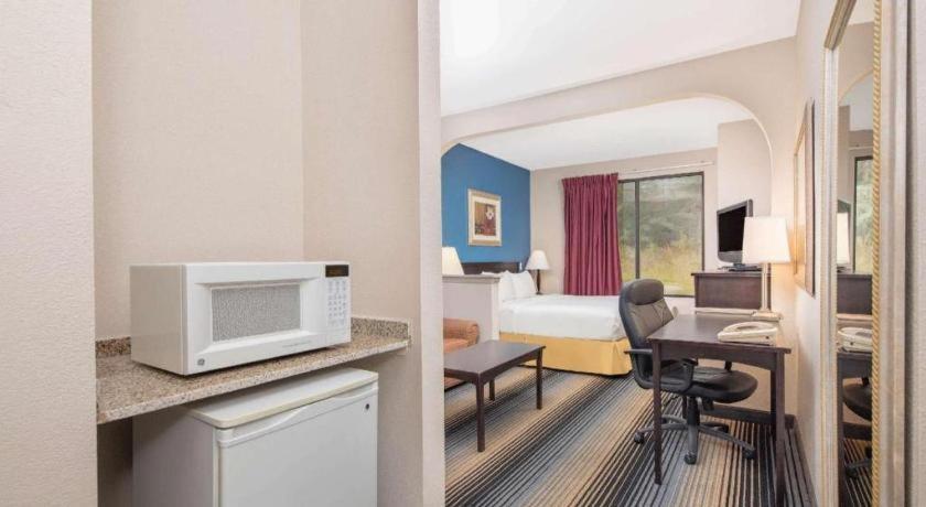 Baymont By Wyndham Laurel Hotel Exterior foto