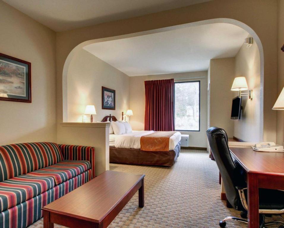 Baymont By Wyndham Laurel Hotel Exterior foto