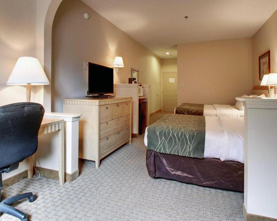 Baymont By Wyndham Laurel Hotel Exterior foto