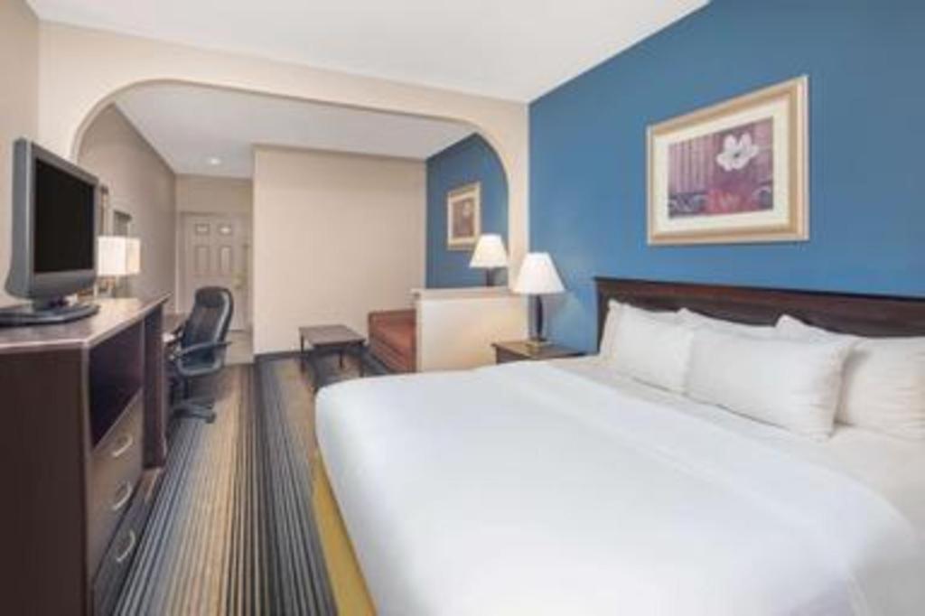 Baymont By Wyndham Laurel Hotel Exterior foto