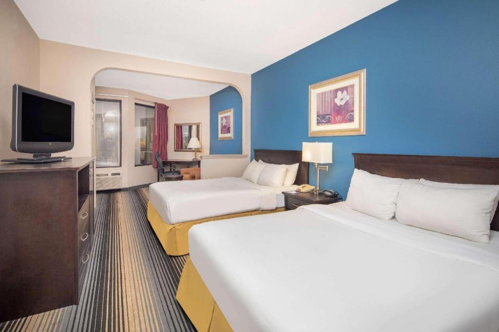 Baymont By Wyndham Laurel Hotel Exterior foto